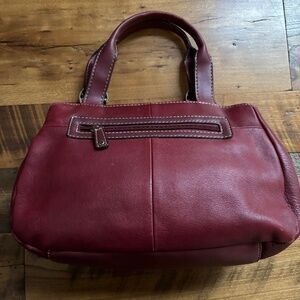 St John’s Bay Woman’s Soft Leather Multi Pocket Two Handle Bag Cranberry Red